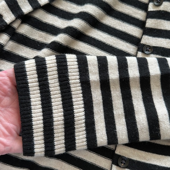 🌸Gap NWT cardigan size M. - Picture 7 of 17
